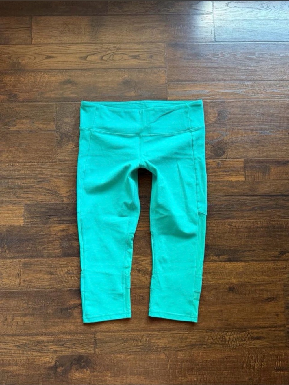 Alo Yoga Vintage Teal Low
Rise Capri Pants Size Medium (6/8)